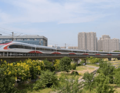 首列高速铁路列车抵达香港